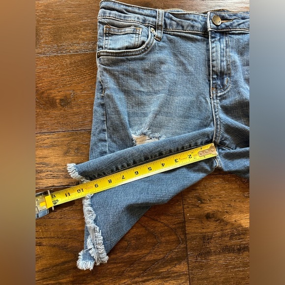 KUT Sophie Bermuda Distressed Denim Shorts- size 10 - Picture 5 of 7